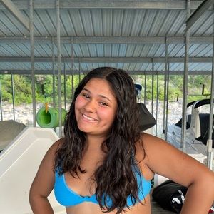 Meet your Posher, Julia